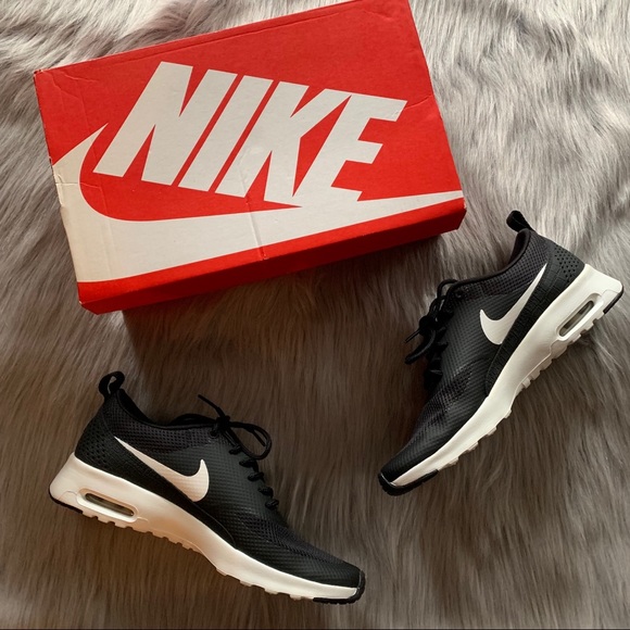 Nike Shoes - NEW nike air max thea